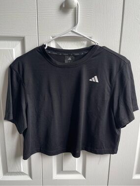NWT Adidas Women’s Black Cropped Tee